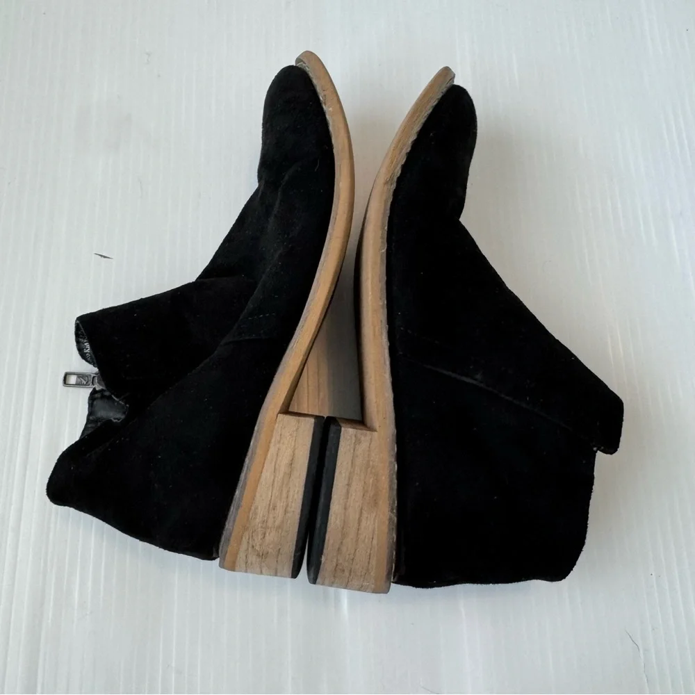 Seven7 Black Suede Footwear